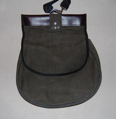 Falknertasche aus Leder halbrund
